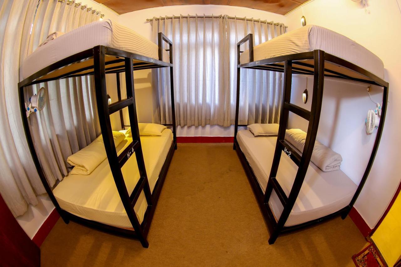 Gaurishankar Backpackers Hostel 포카라 외부 사진